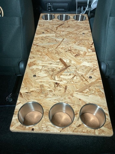 自作ハイエース用ウォークスルーコンソール カップホルダー付き