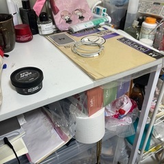 机と椅子とベード
