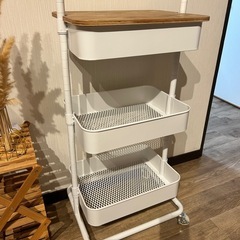 【キャン待ち】ニトリ　3段ワゴン　上フタつき