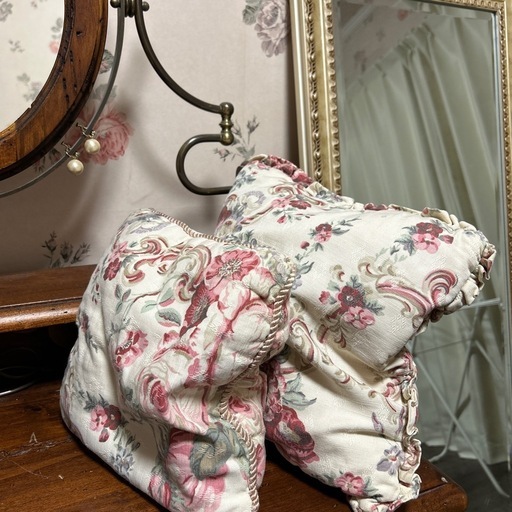 ローラアシュレイ　クッション　枕　ファブリックなどに　レア