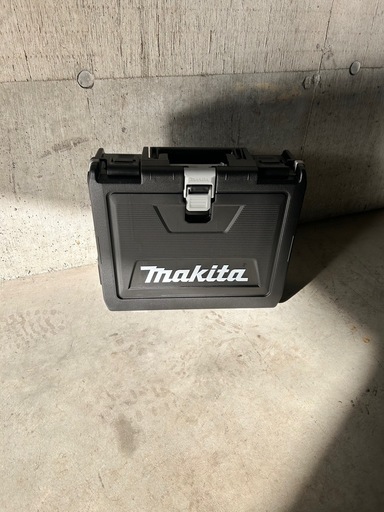 ①新品、未開封　　マキタTD173DRGX Blue 18v 充電式インパクトドライバー　　バッテリー2個、充電器
