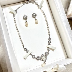 ほぼ未使用　Samantha tiara非売品ウェディングネックレス　イヤリング　ウェディングベアー の3点セットの画像