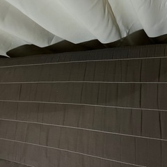 ダークブラウン.ストライプ模様ソファベッドの画像