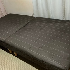 ダークブラウン.ストライプ模様ソファベッドの画像