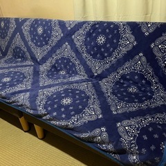 ダークブラウン.ストライプ模様ソファベッドの画像