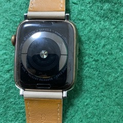 アップルウォッチシリーズ4 ステンレスゴールド44mmの画像