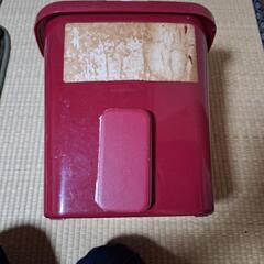 プッシュ式蓋のゴミ箱の画像