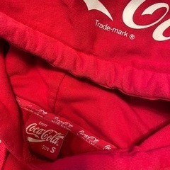 Coca Cola↪︎パーカー　S フード　めちゃくちゃかわいいです！　刺繍の画像