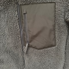 ユニクロ　カーキL アウターの画像