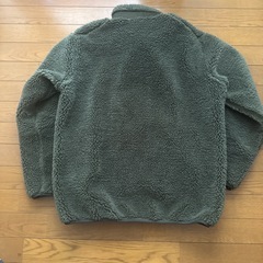 ユニクロ　カーキL アウターの画像