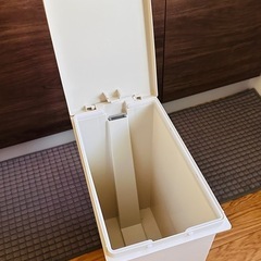 ゴミ箱の画像