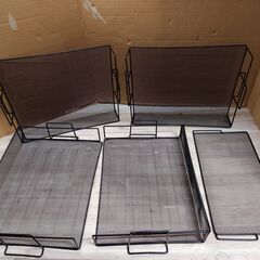 XiaomeiHan　 4段ラック　幅24.5x33.5　高さ6㎝×4段　ファイルシェルフ アイアン多層フォルダー収納ボックスOfficeデスクトップ文房具データ収納ラックファイルデータラック事務用品学生ブックシェフ 書類トレー・レターケースの画像