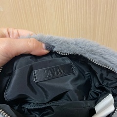zara ファーバッグの画像