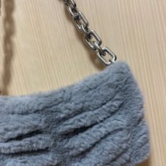 zara ファーバッグの画像