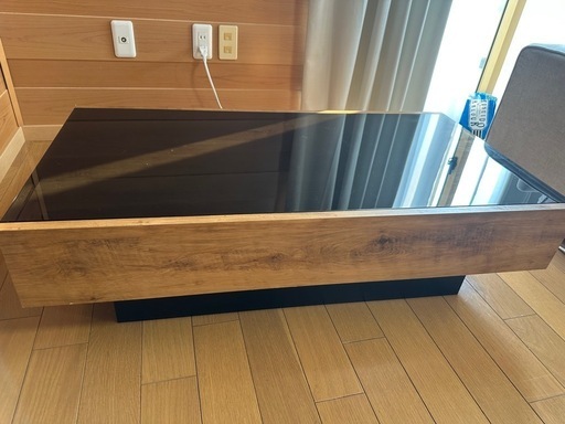 取引中　\nローテーブル