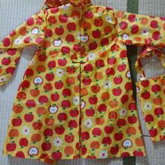 子供用りんご柄Ｌサイズレインコートの画像