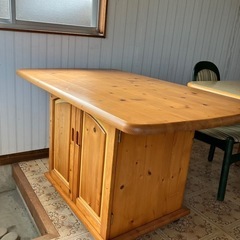 ダイニングテーブル　収納付き