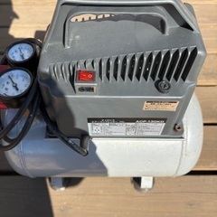 受け渡し決定　100V コンプレッサーの画像