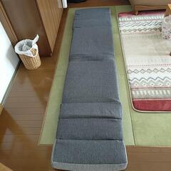 折り畳み座椅子　簡易ベッドの画像
