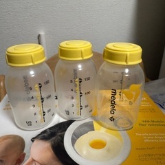 【美品】メデラ 自動搾乳器 スイングフレックス 母乳ボトル150ml×3 セットで付けます。の画像