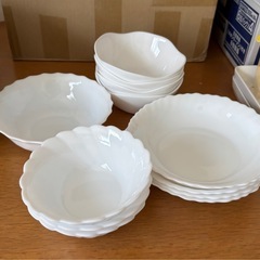 ヤマザキパンの白い食器たち