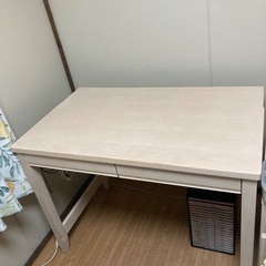 差し上げます【至急】学習机(木製)椅子なし