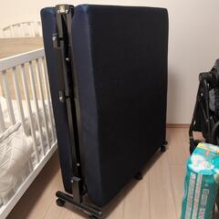 ※美品※【アイリスオーヤマ製】折り畳みシングルベッド（マットレス付き）
