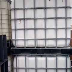 中古貯水タンク1000ℓ　清掃済み