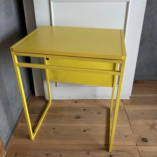 IKEA！折りたたみテーブル！1人使いも2人使いにも