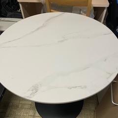 未使用　TOKYOインテリア　大理石調　カフェテーブルの画像