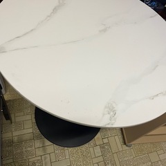 未使用　TOKYOインテリア　大理石調　カフェテーブルの画像