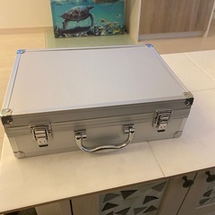 美品アルミケース