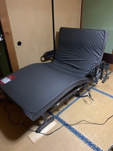 介護ベッド　　(通電確認済み)