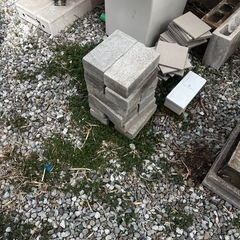 コンクリートレンガ12個の画像