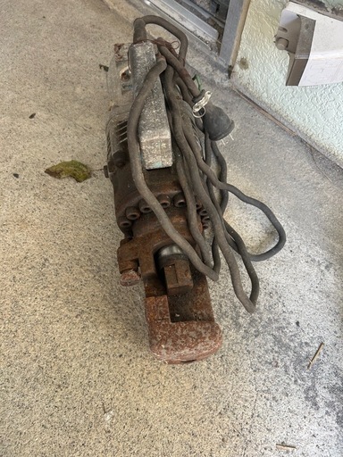 電動カッター　動きはしますが故障してます。