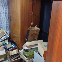 スクラップ、紙、段ボール、本、その他引き取れる方m(__)…