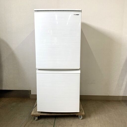 伊勢崎店【現状品】gi2-21 シャープ ノンフロン冷凍冷蔵庫 SJ-D14F-W 2020年製 ※通電・動作確認済・裏面にキズあり