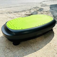 【❗️✨️お手軽ダイエット✨️❗️】 山善 コアトレシェイカー JYVM-200 振動マシン 自宅で簡単エクササイズ！の画像