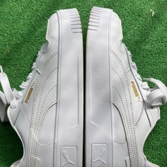 
プーマ PUMA スニーカー 厚底  24cmの画像