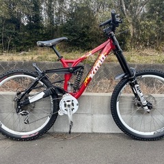 kona ダウンヒルバイクの画像