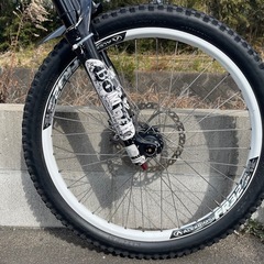 kona ダウンヒルバイクの画像
