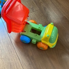 トラックのおもちゃの画像