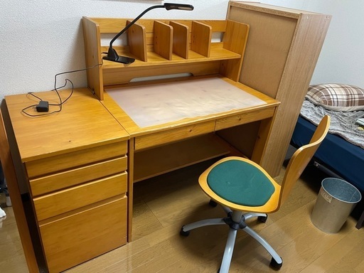 机、チェスト、イス、ライトのセット