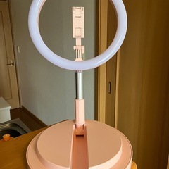 リングライト付きスマホスタンドの画像