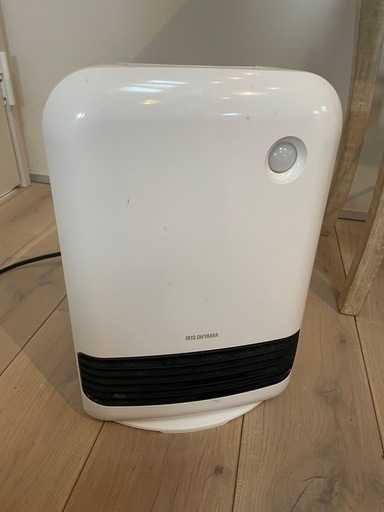 セラミックファンヒーター  アイリスオーヤマ　冬物家電