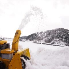 除雪機黄色イセキYSR550実動富山、石川、金沢の画像