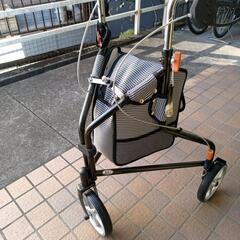 三輪歩行車　トライウォーカー