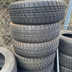 スタッドレスタイヤ　タイヤのみに　沢山あります　山あり　車検用　とりあえず転がせるタイヤ　の画像