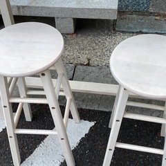 カウンターテーブル椅子付きの画像