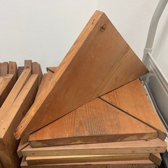 1枚あたり¥50 中古品 木材 棚受け ブラケット 3角 三角 杉板 DIY 36枚の画像